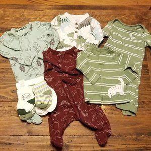Newborn Baby Boy Dinosaur Theme Lot of 5 + Free 0-3 Socks and Free Sleeper